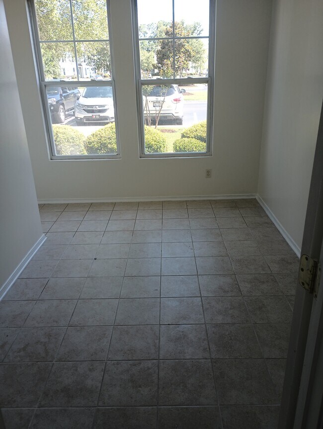 Building Photo - 161 Olde Towne Way