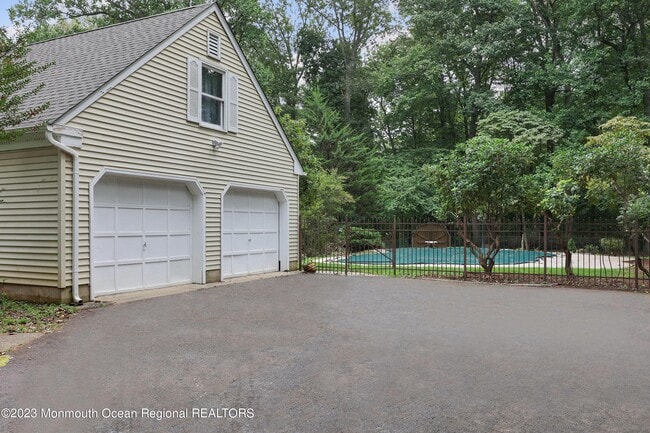 Building Photo - 18 Seven Oaks Dr