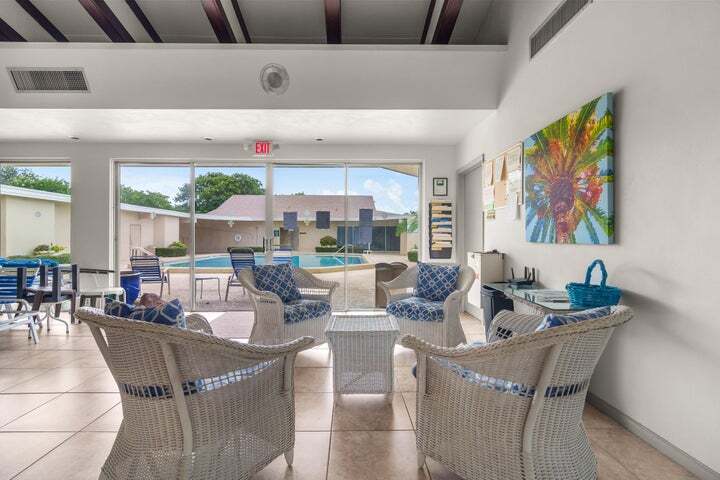 Building Photo - 410 NE 17th Ave