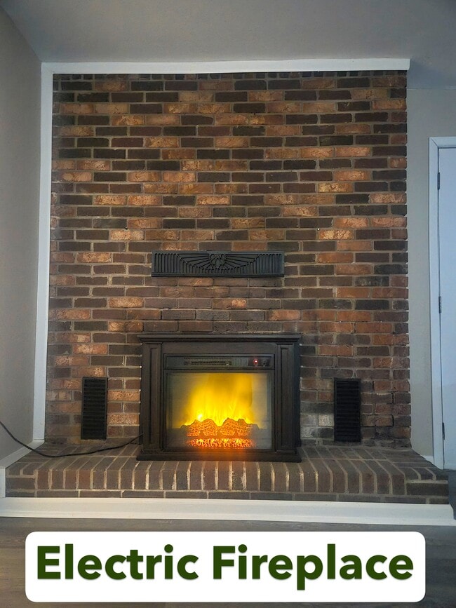 Building Photo - 903 Young St