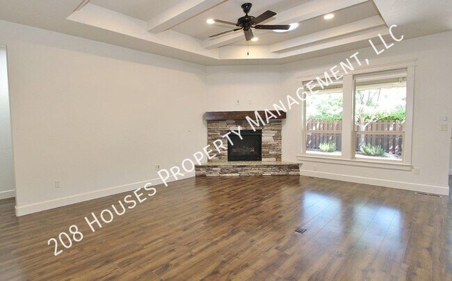Building Photo - Immaculate Single-Level Home