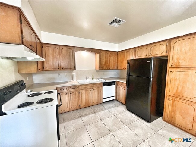 Building Photo - 343 Bobolink Dr