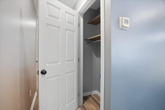 Building Photo - Charming 3-Bedroom Ranch in a Convenient L...