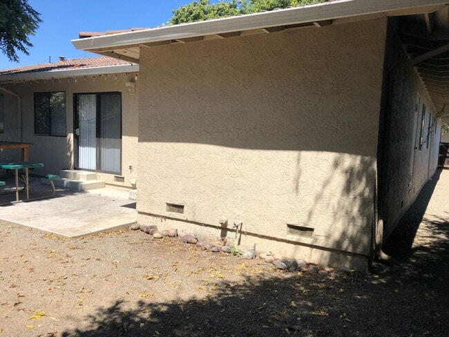 Building Photo - Alviso St