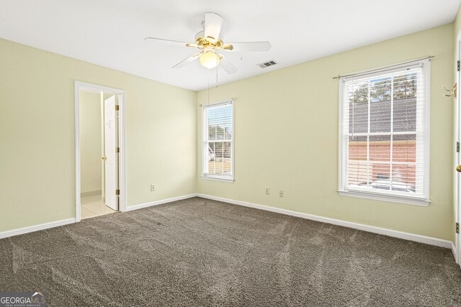 Building Photo - 4000 Hogans Mill Ln