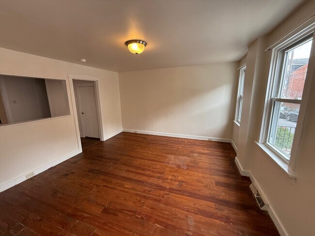 Building Photo - 448 W Vine St