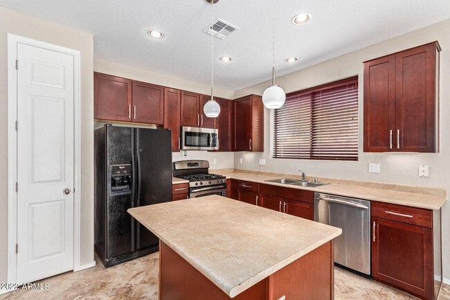 Building Photo - 15465 W Glenrosa Ave