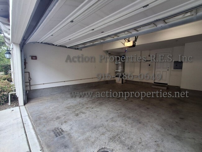 Building Photo - 2308 Las Palomas Loop