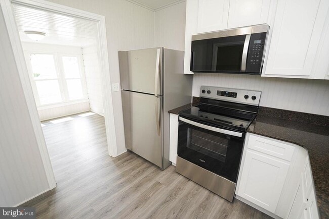 Building Photo - 737 Magnolia Dr