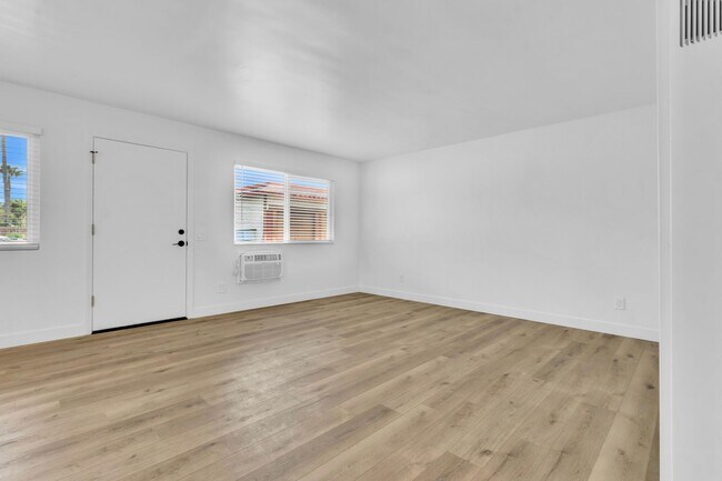 Building Photo - 428 W Los Angeles Dr