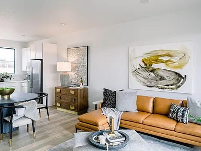 Building Photo - 1345 Keosauqua Way