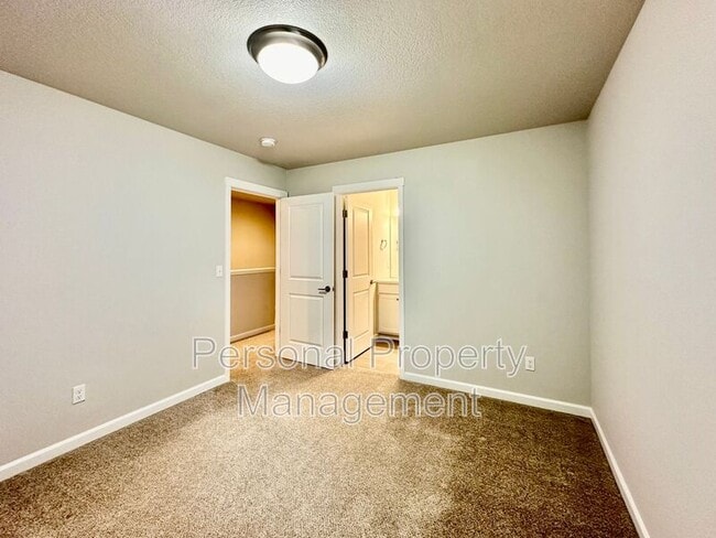 Building Photo - 11323 NE 25th St