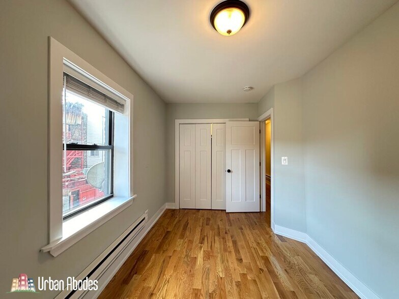 Building Photo - 816 W Cornelia Ave