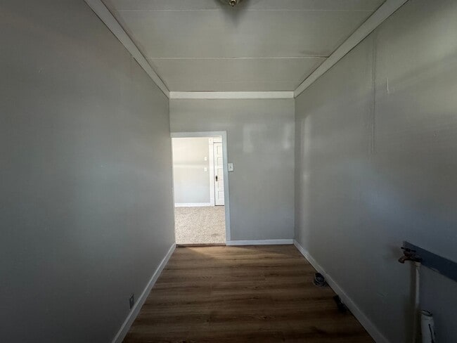 Building Photo - Price Drop, Apply Now!