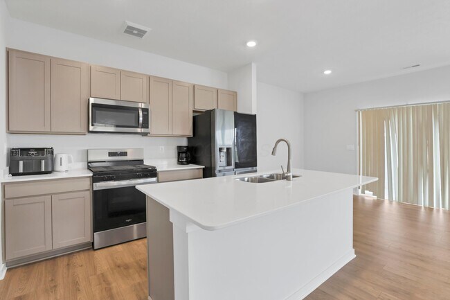 Building Photo - 6302 Marinelli Dr N