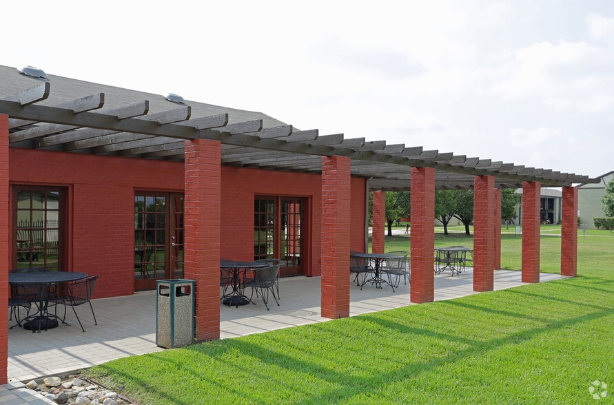 Pergola - 1800 Primrose Dr