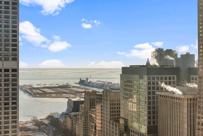 Building Photo - 111 E Chestnut St