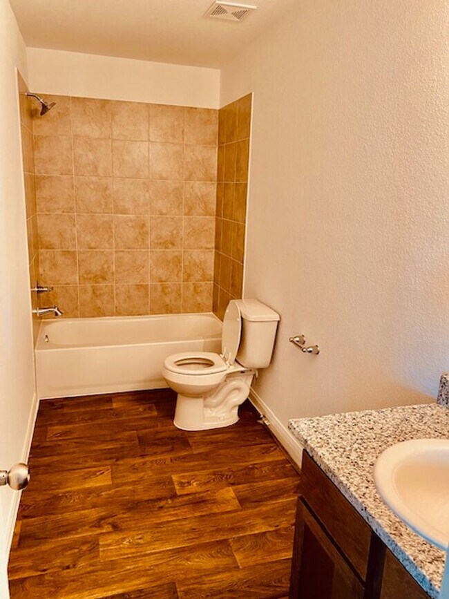 Building Photo - Beautiful Brand New 3 bedroom 2 bath lease...