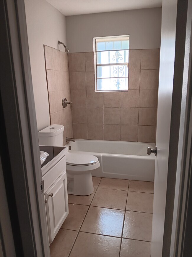 Building Photo - 8722 Orleans Dr