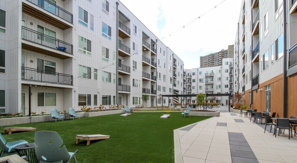 Building Photo - 601 E Pete Rose Way