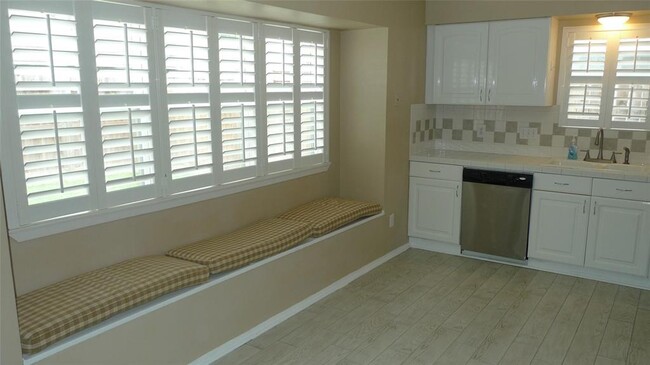 Building Photo - 14122 Bateau Dr