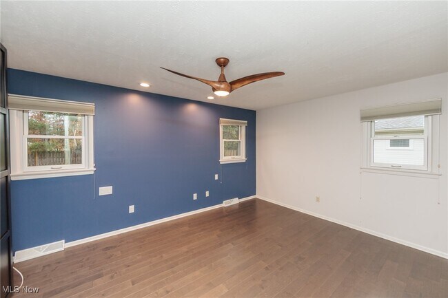 Building Photo - 2500 Deborah Dr