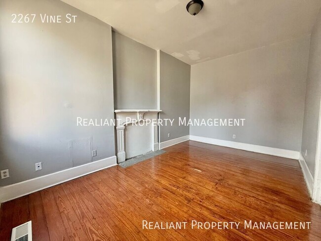 Building Photo - 2267 Vine St