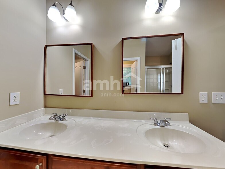 Building Photo - 859 Castlebottom Dr