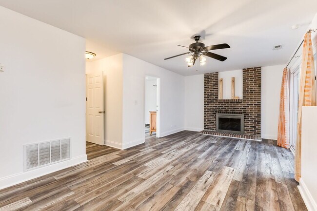 Building Photo - 214 Far Hills Dr