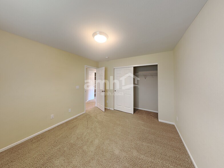 Building Photo - 2854 Night Song Way