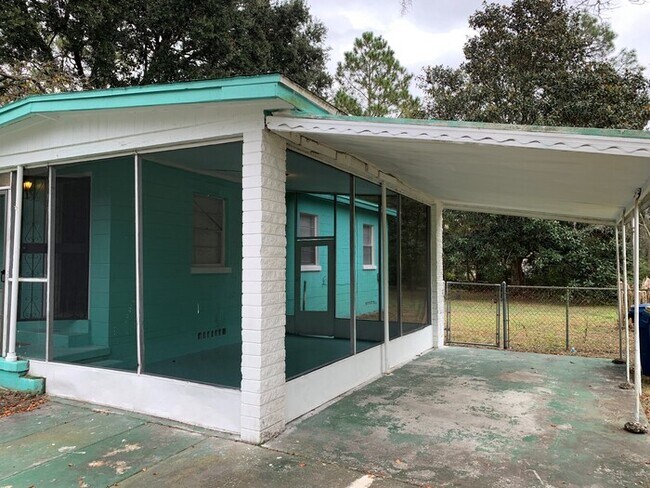Building Photo - Spacious Backyard And Screened Porch In This Cozy 3 Bedroom Home