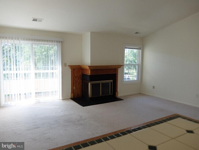 Building Photo - 309 Trinity Ct