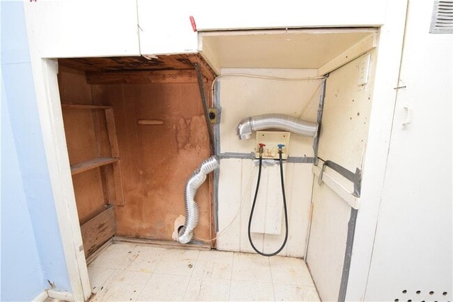 Building Photo - 5110 Evans Ave