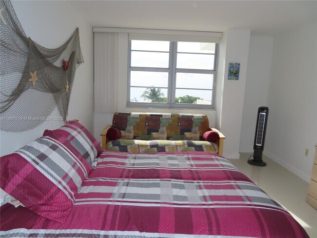 Building Photo - 5701 Collins Ave