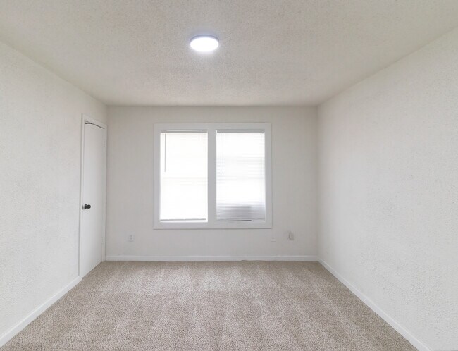 Building Photo - 3315 Reeves St