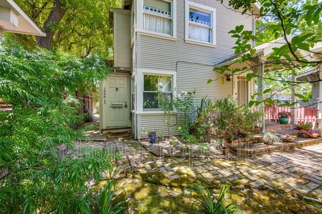 Primary Photo - 1006 Ramona St