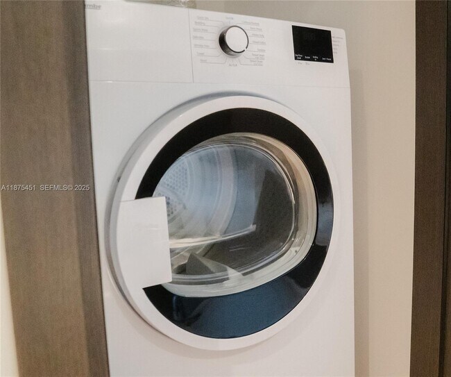 Building Photo - 398 NE 5th St