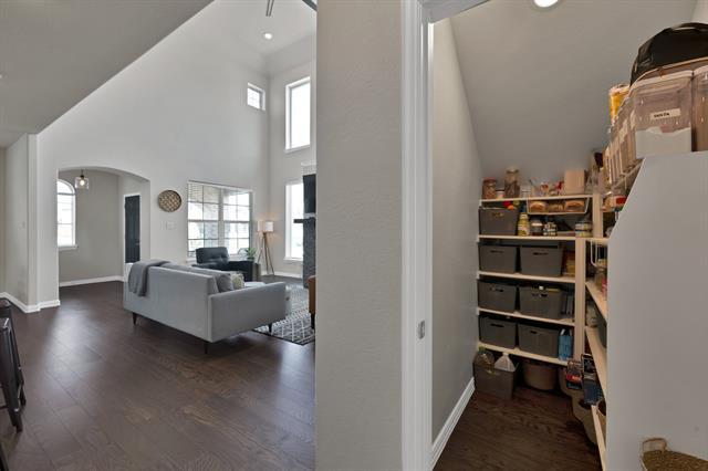 Building Photo - 1156 W Yarrow Ave