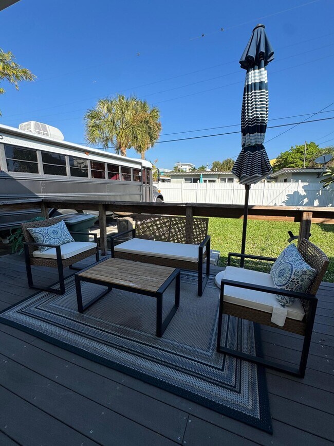 Building Photo - 256 E 24th St