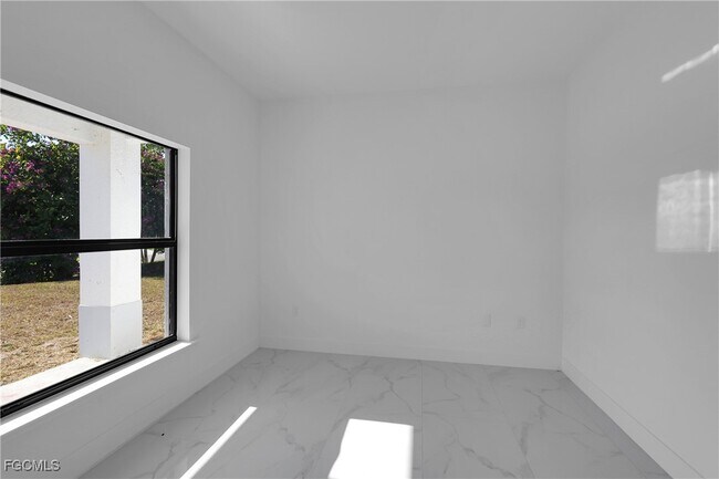 Building Photo - 2810 44th St SW