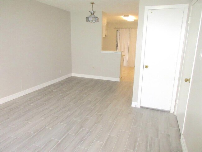 Building Photo - 1220 Shadowdale Dr