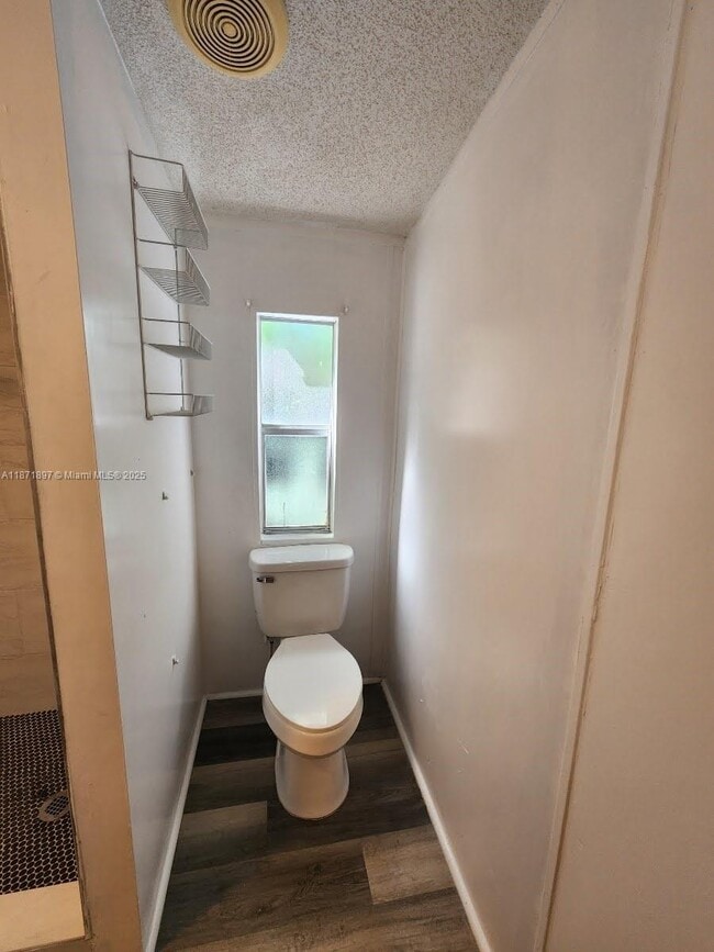 Building Photo - 11908 Cove Pl