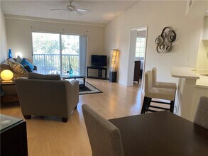 Building Photo - 2021 SE 10th Ave