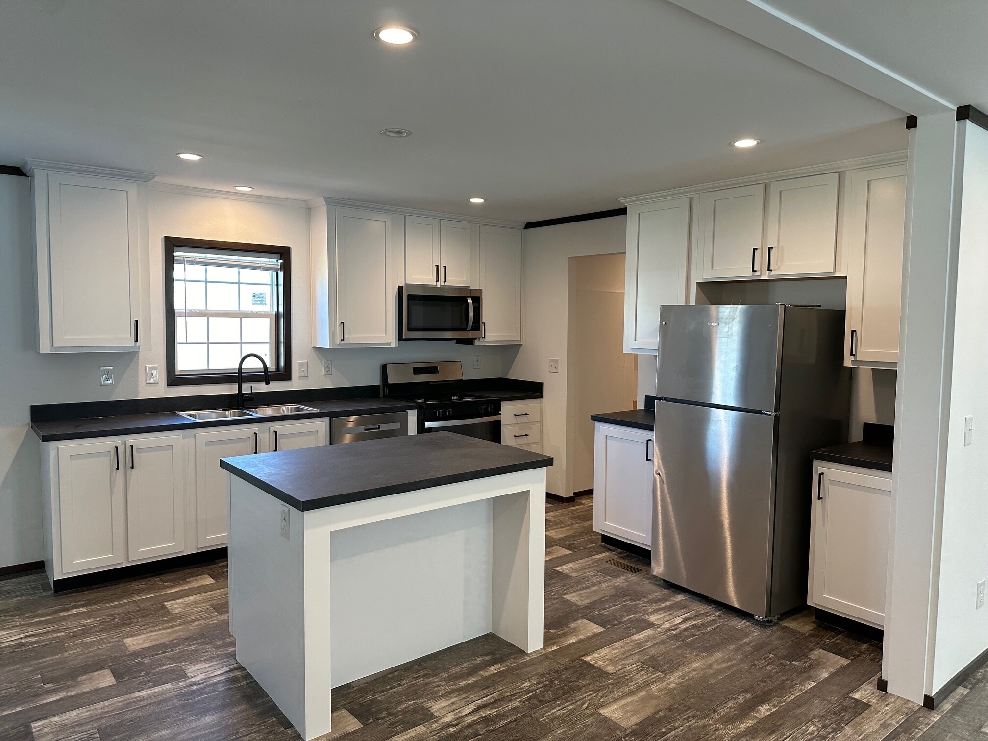 Building Photo - 204 Paradise Ter