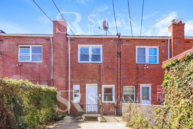 Building Photo - Lovely Townhome for You