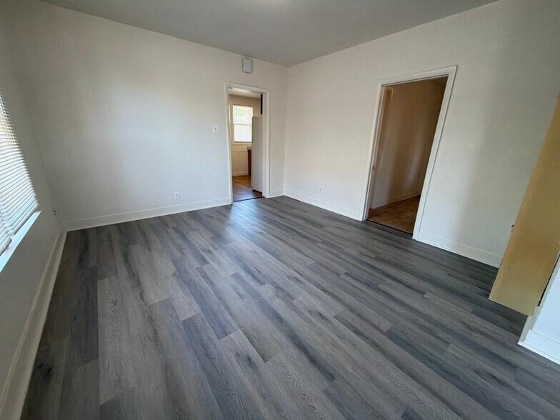 Building Photo - 428 10th St