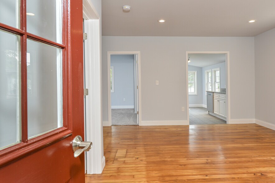 Living Room - 706 N Bridge St