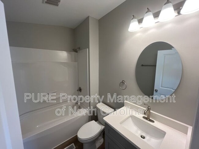 Building Photo - 608 S Yadkin Ave
