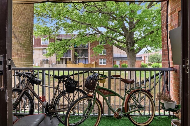 Building Photo - 742 Quince Orchard Blvd