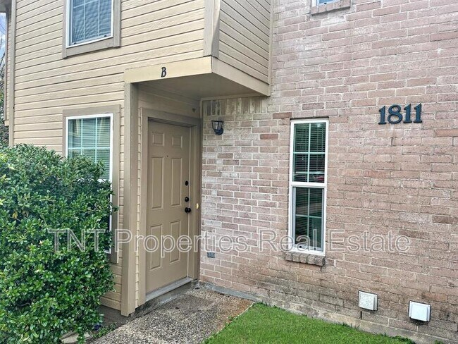 Primary Photo - 1811 Woodsman Dr